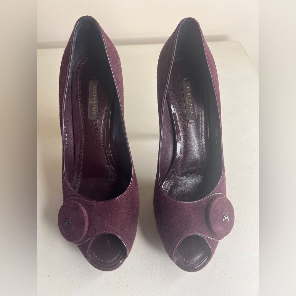 LOUIS VUITTON Aubergine Purple Suede Chelsea Peep Toe Pumps SZ 36.5 - Picture 2 of 8